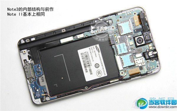 Note3的内部结构与前作Note II基本上相同，主板、电池仓和小板部分，与常见的三段式构造并不相同。