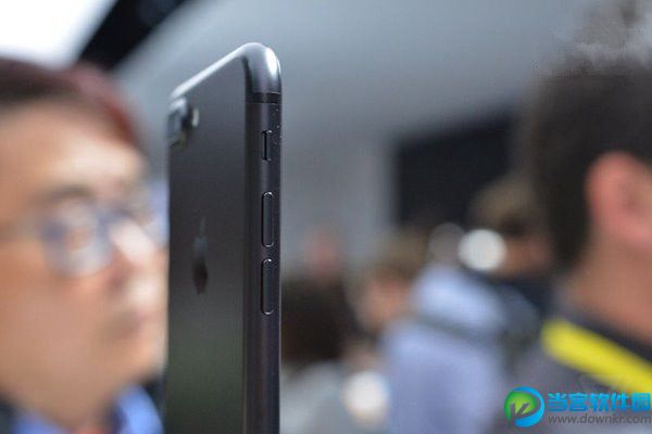 iPhone7黑色和亮黑色有什么不同 哪个比较漂亮