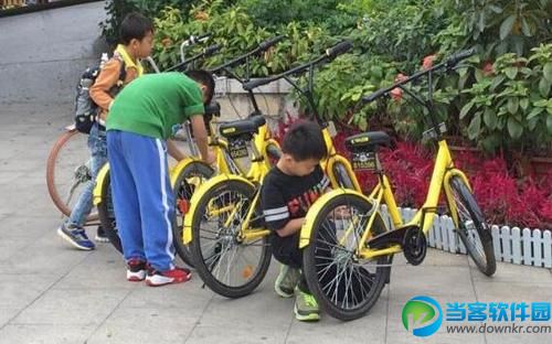 小学生破解小黄车 小学生利用漏洞秒骑小黄车